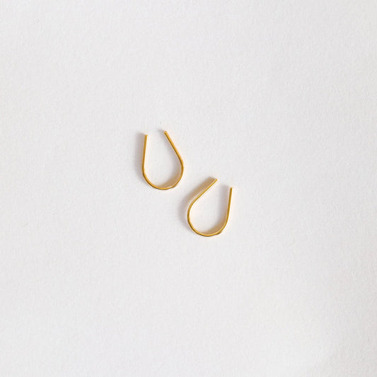 JAXKELLY MINIMALIST HORSESHOE- GOLD EARRINGS