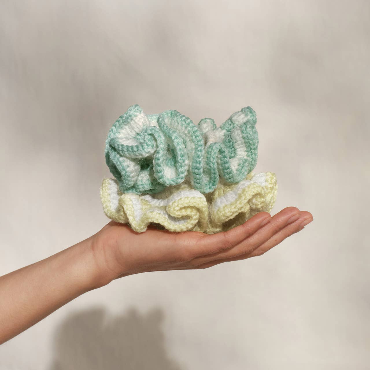 KITSCH CROCHET SCRUNCHIE 