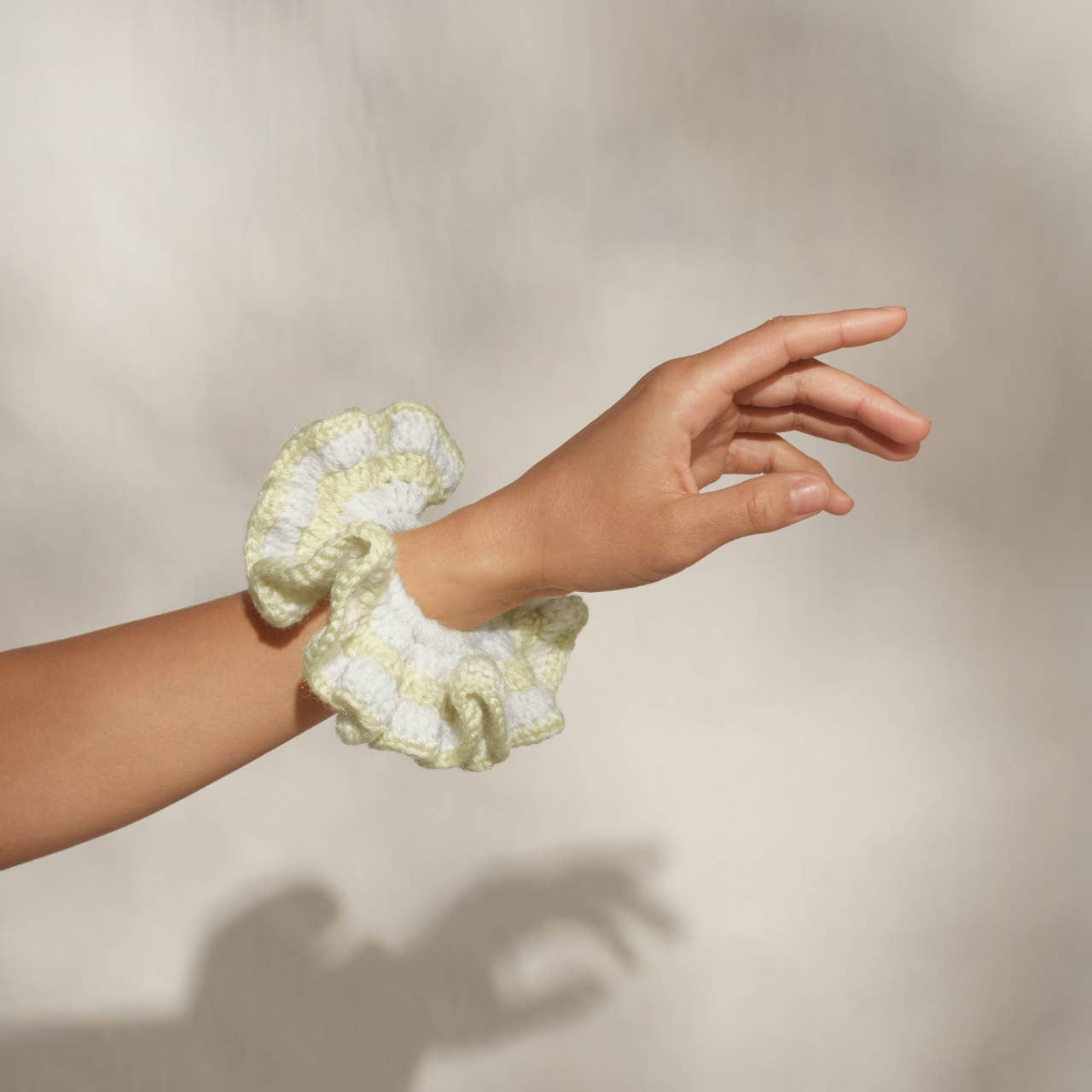 KITSCH CROCHET SCRUNCHIE BUTTER YELLOW