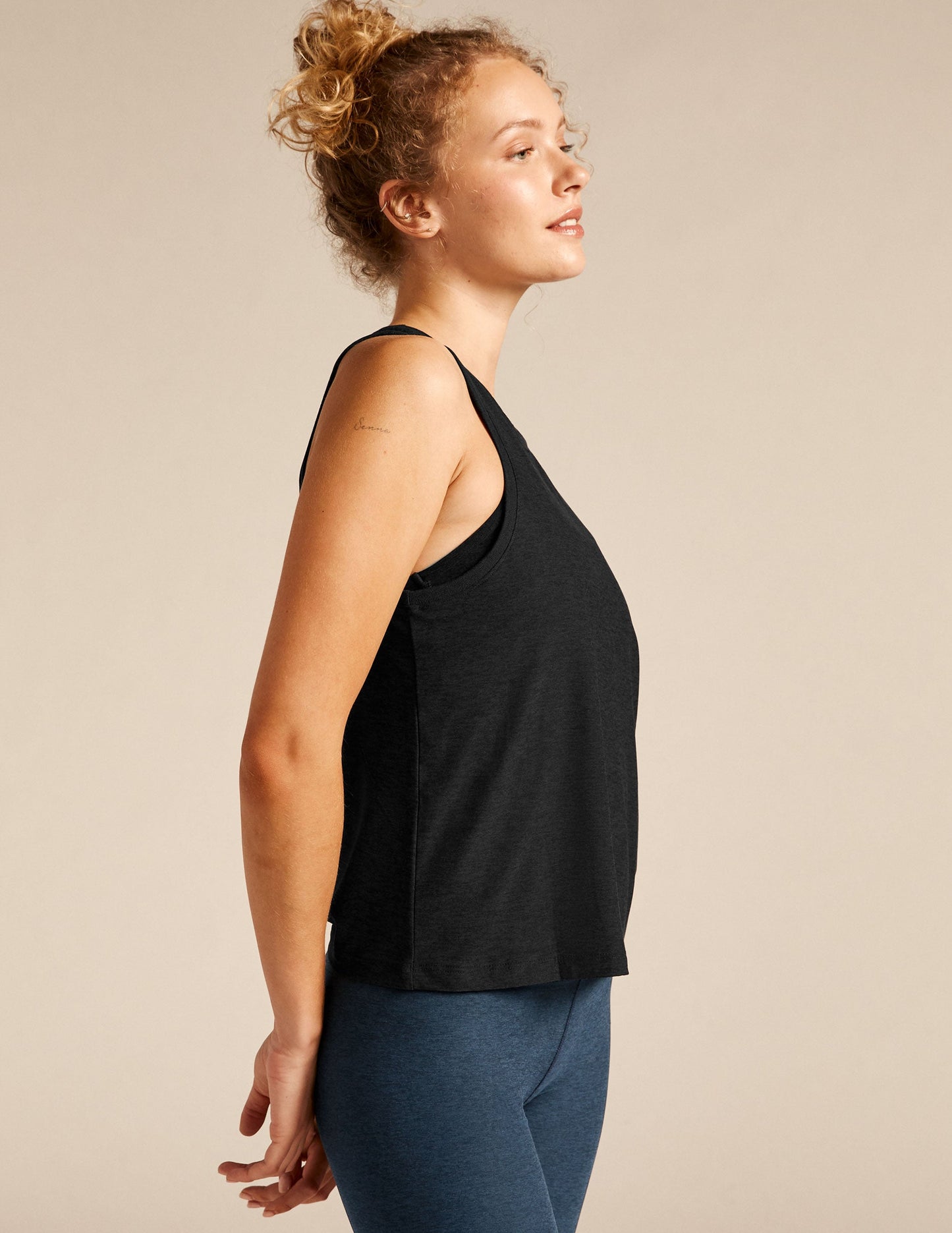 BEYOND YOGA FEATHERWEIGHT REBALANCED MUSCLE TANK DARKEST NIGHT