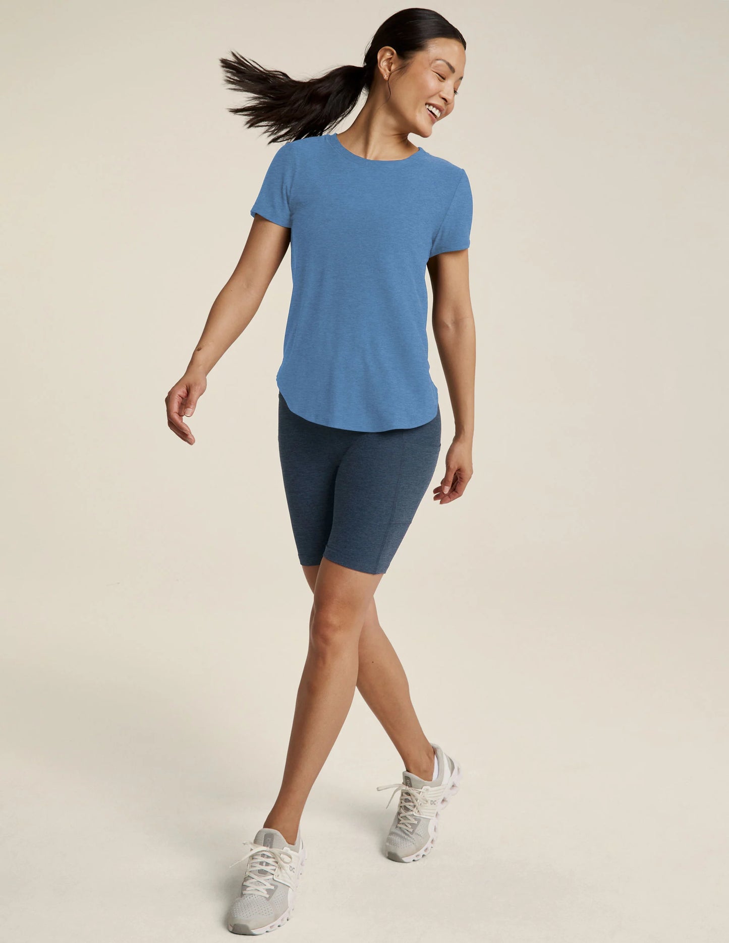 BEYOND YOGA FEATHERWEIGHT ON THE DOWN LOW TEE CALI BLUE HEATHER