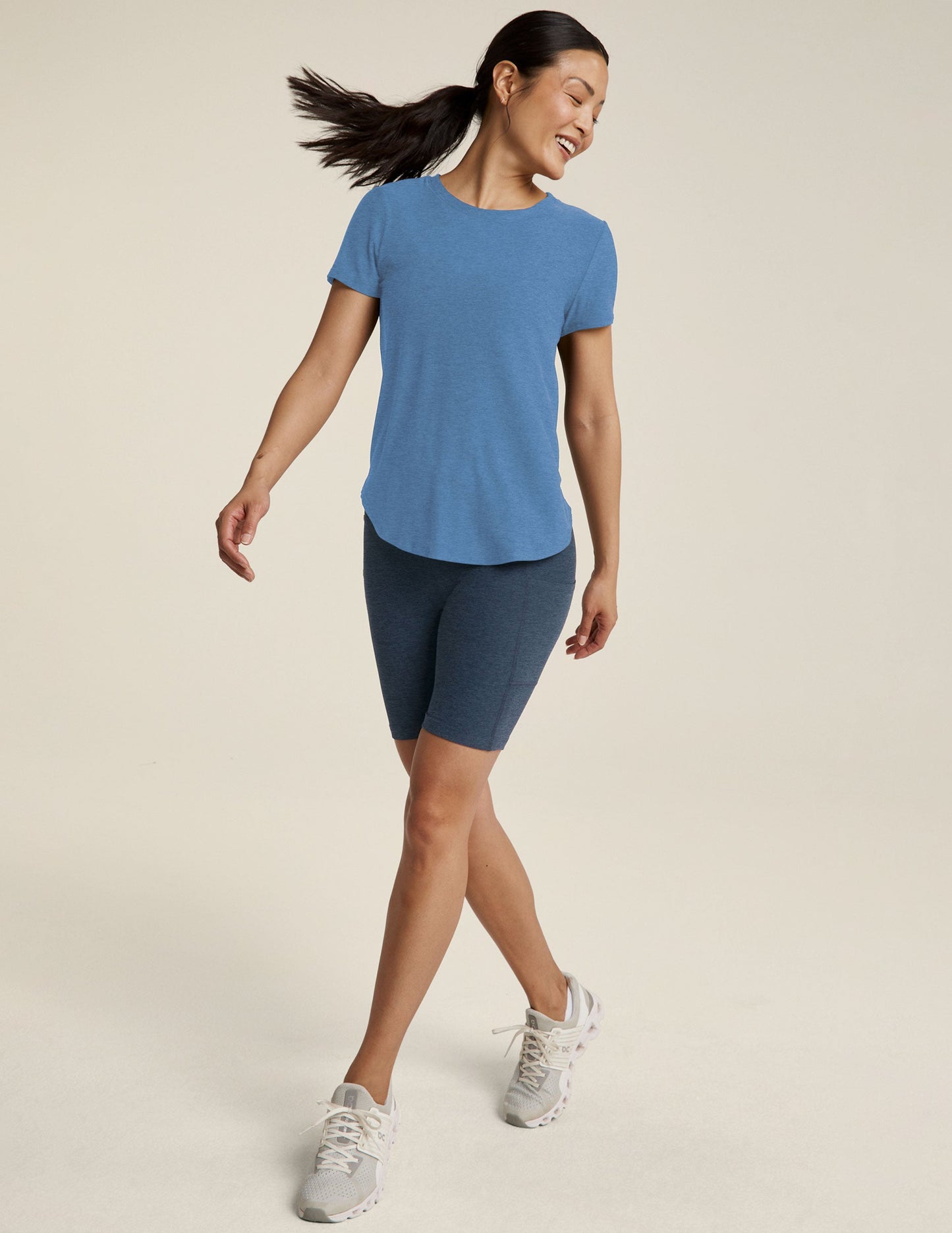 BEYOND YOGA FEATHERWEIGHT ON THE DOWN LOW TEE SKY BLUE HEATHER