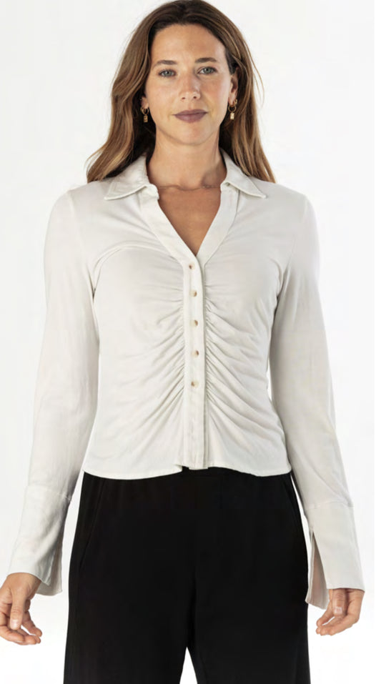 MILA LONG SLEEVE RUCHED FRONT TOP CAVIAR (GRAY)