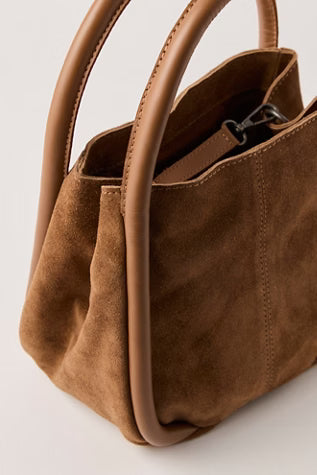 FREE PEOPLE BARLOW BUCKET BAG COGNAC