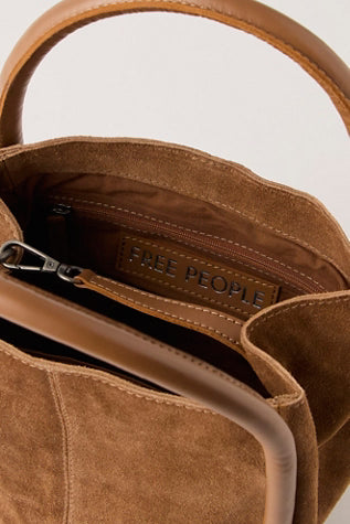 FREE PEOPLE BARLOW BUCKET BAG COGNAC