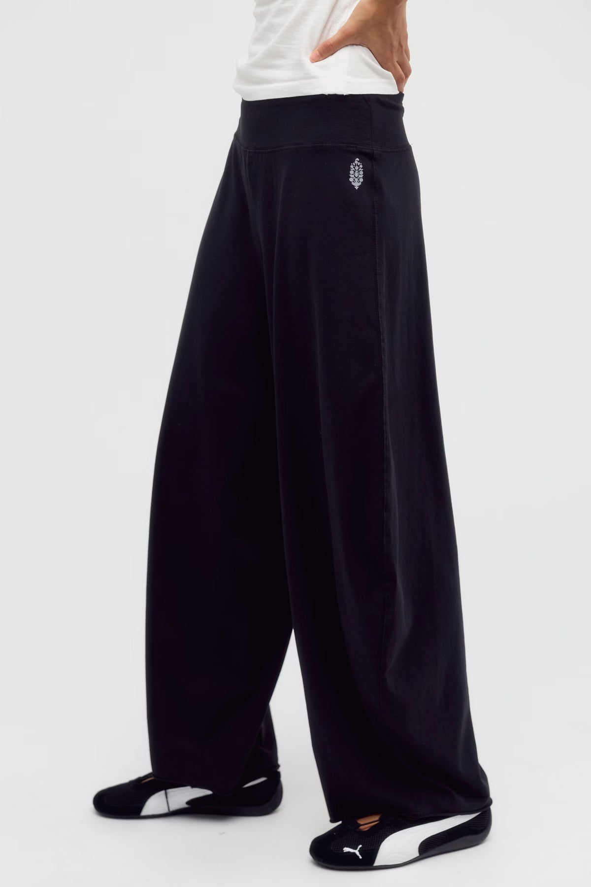 FREE PEOPLE MOVEMENT HOT SHOT EASY PANT SOLID BLACK