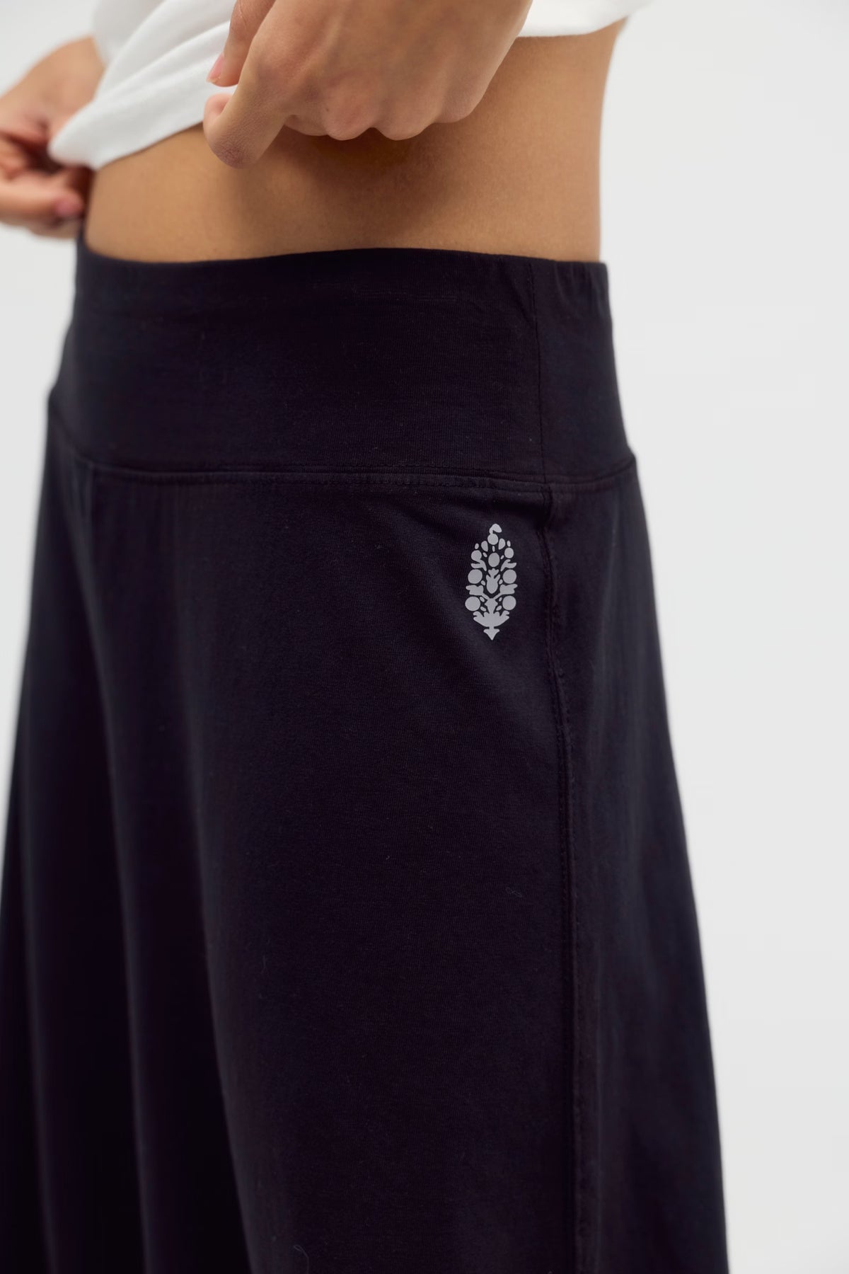 FREE PEOPLE MOVEMENT HOT SHOT EASY PANT SOLID BLACK