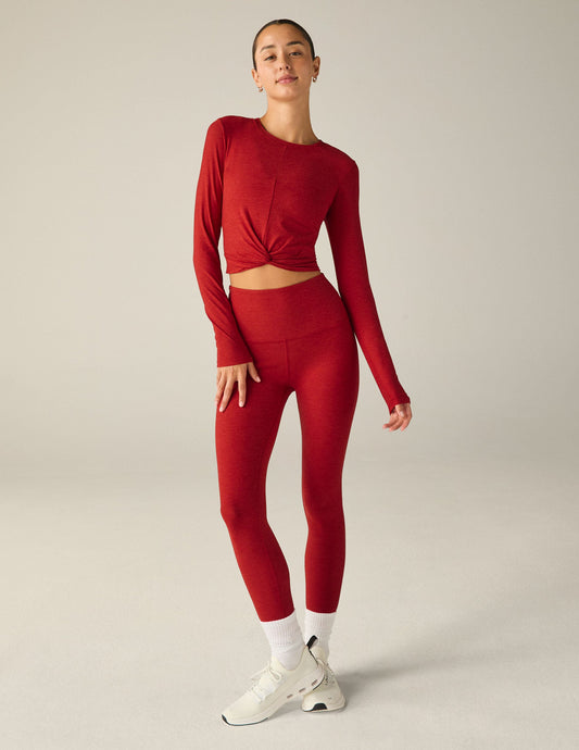 SALE BEYOND YOGA FEATHERWEIGHT CENTER STAGE CROPPED LONG SLEEVE PULLOVER RUBY RED HEATHER