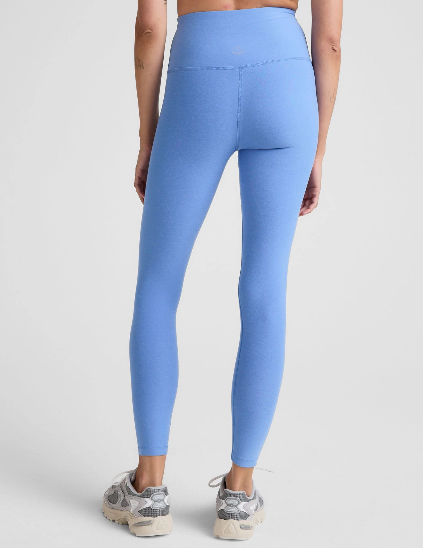 BEYOND YOGA CAUGHT IN THE MIDI HIGH WAISTED LEGGING FLOWER BLUE HEATHER