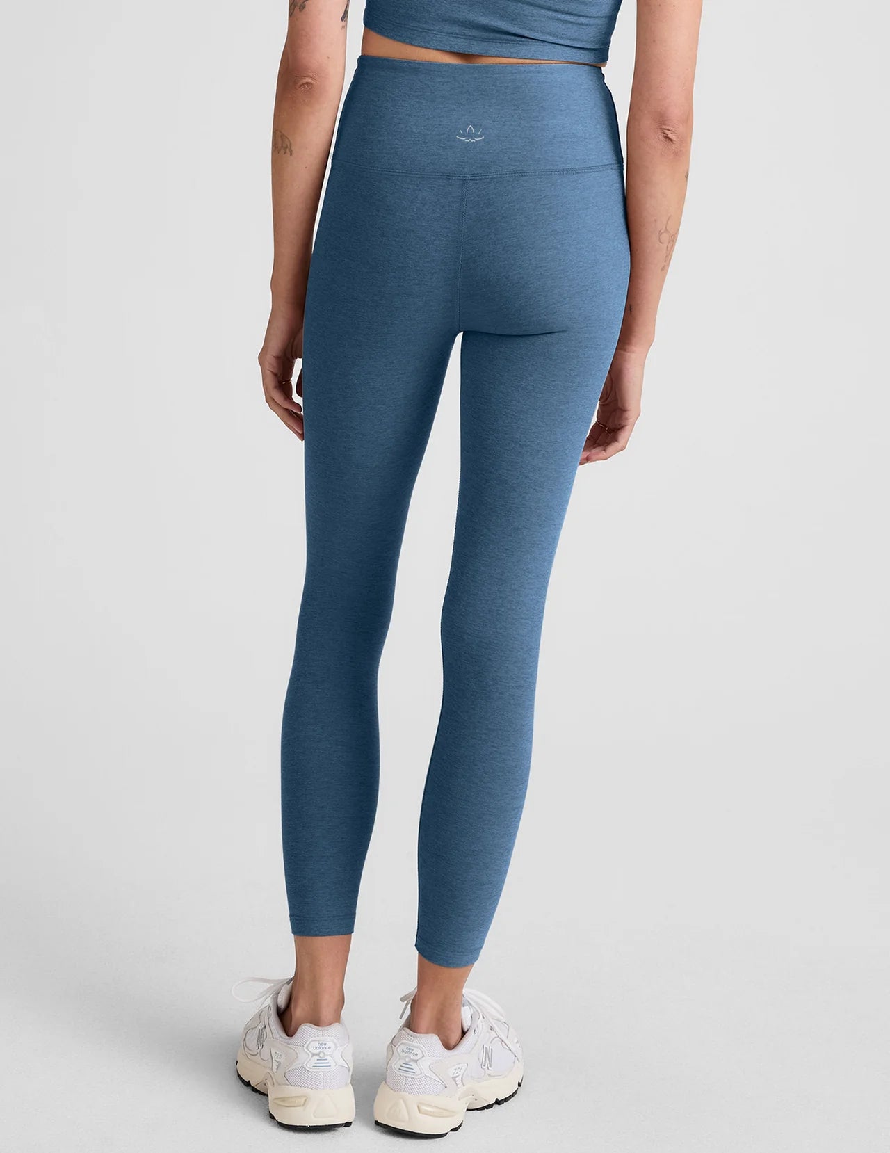 BEYOND YOGA CAUGHT IN THE MIDI HIGH WAISTED LEGGING WASHED DENIM