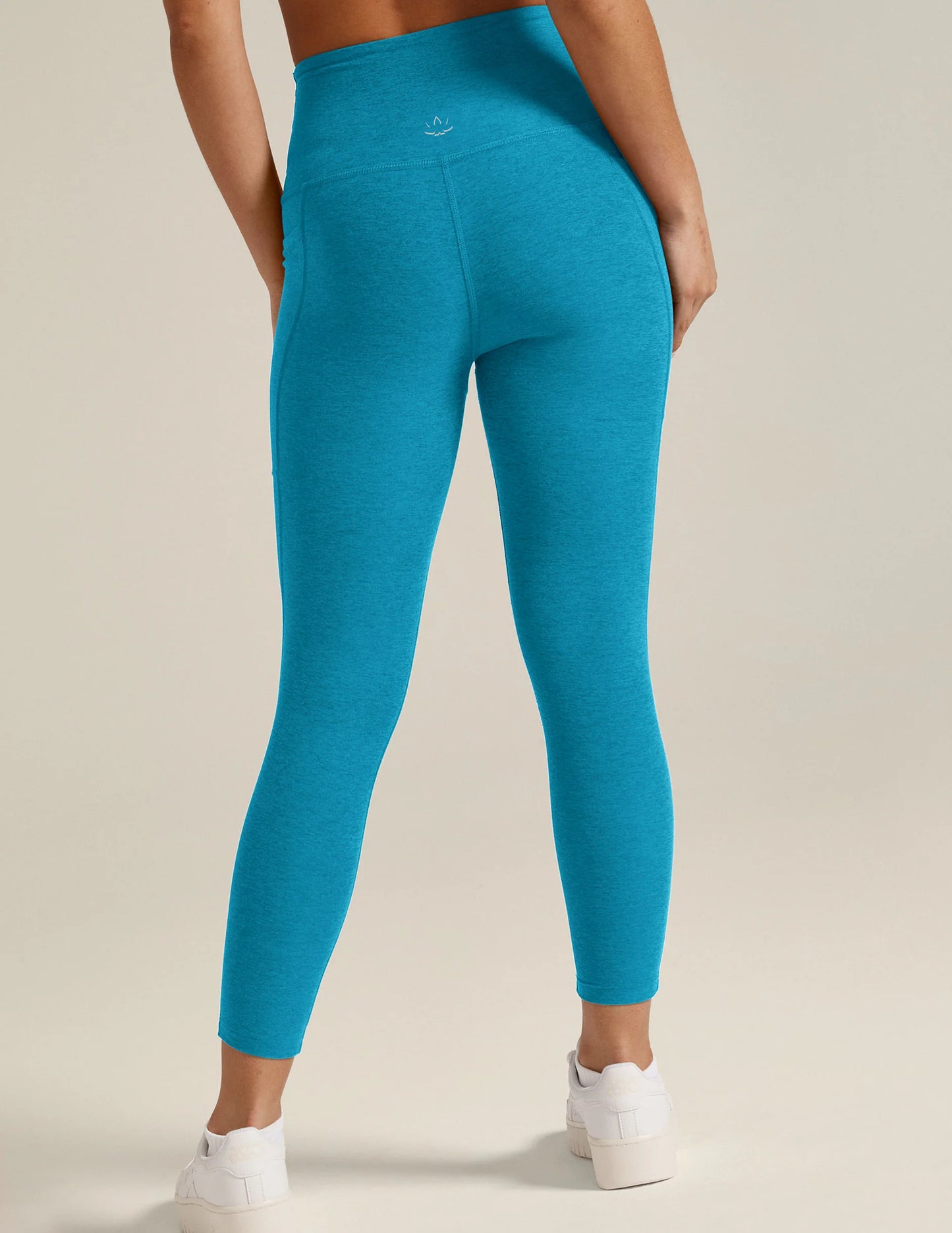 BEYOND YOGA SPACEDYE OUT OF POCKET HIGH WAISTED CAPRI LEGGING CALI BLUE HEATHER