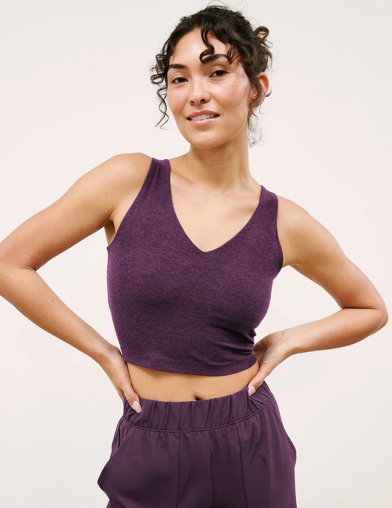 BEYOND YOGA SPACEDYE GOOD DAY CROPPED TANK BRILLIANT BLACKBERRY HEATHER