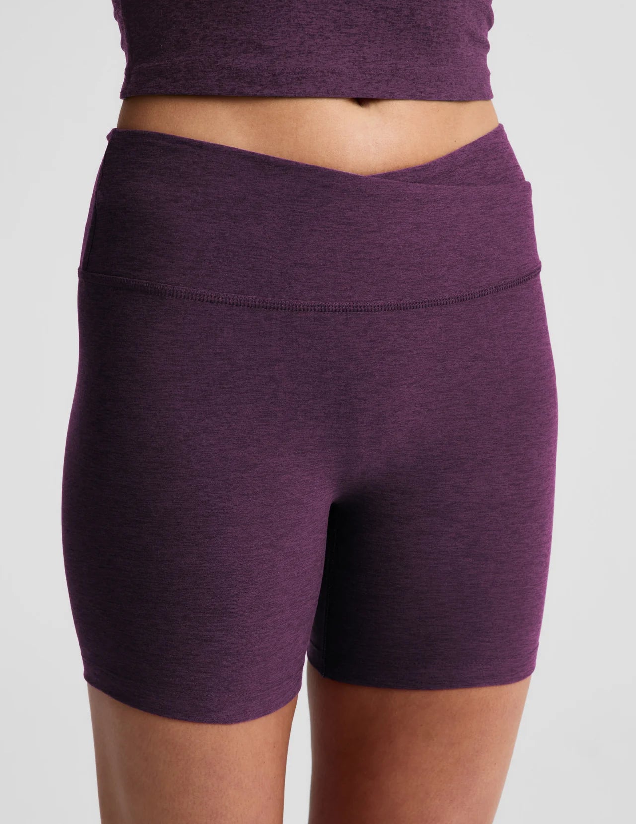 BEYOND YOGA SPACEDYE 5" BIKE SHORT BRILLIANT BLACKBERRY HEATHER