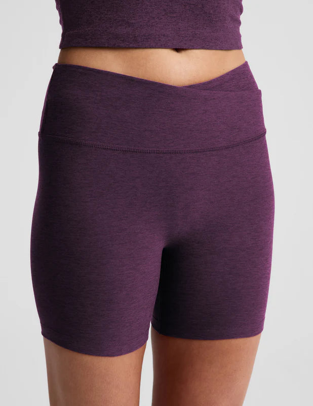 BEYOND YOGA SPACEDYE 5" BIKE SHORT BRILLIANT BLACKBERRY HEATHER
