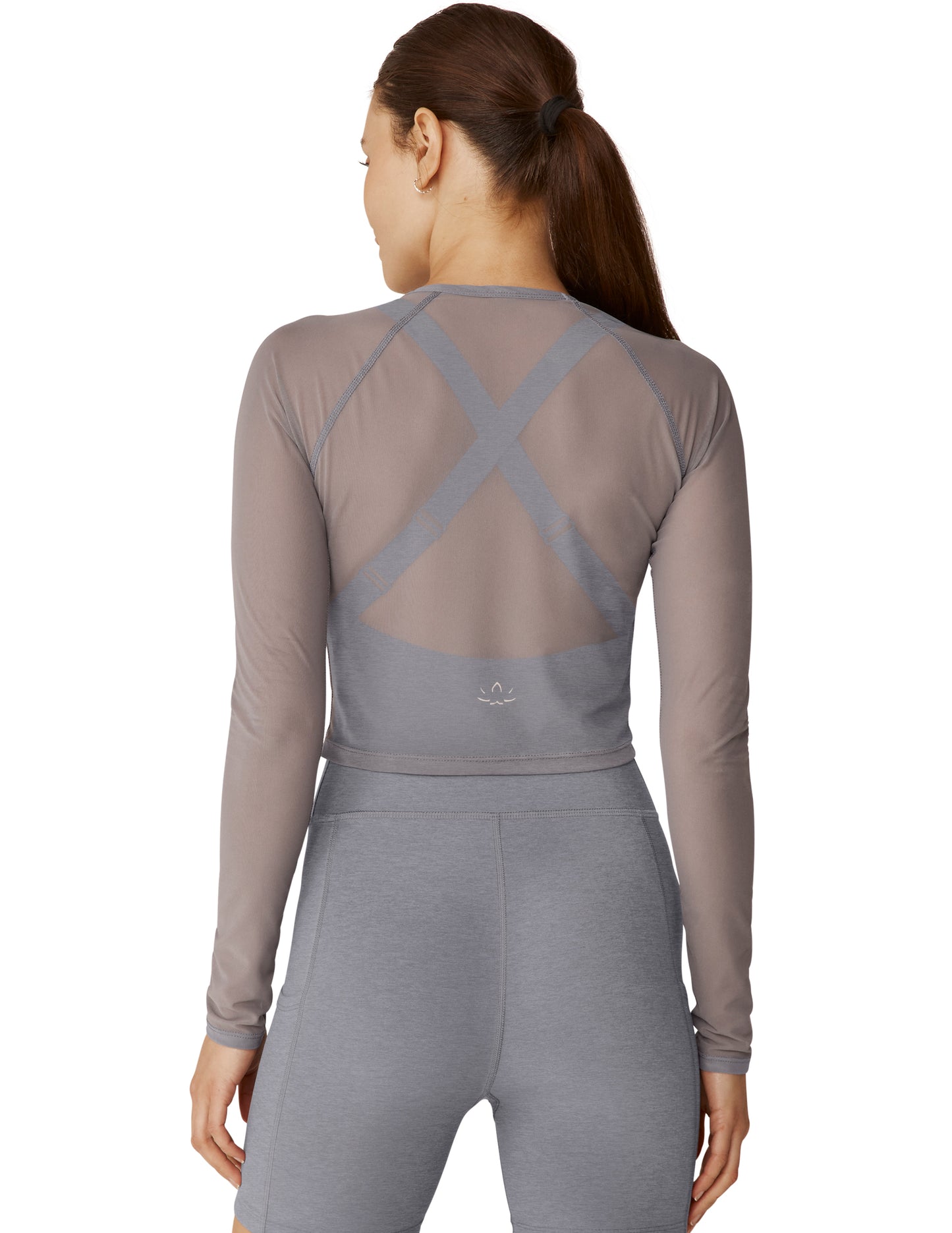BEYOND YOGA SHOW OFF MESH LONG SLEEVE CROPPED TOP CLOUD GRAY
