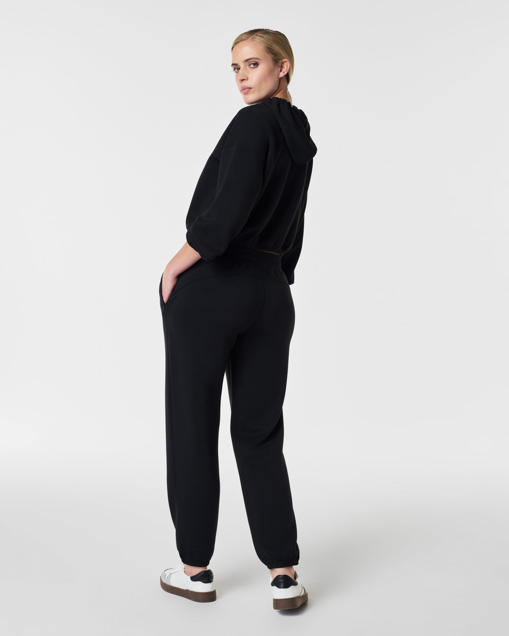 SPANX AIR ESSENTIALS JOGGER VERY BLACK