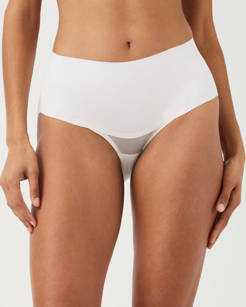 SPANX UNDIE-TECTABLE SMOOTHING BRIEF POWDER