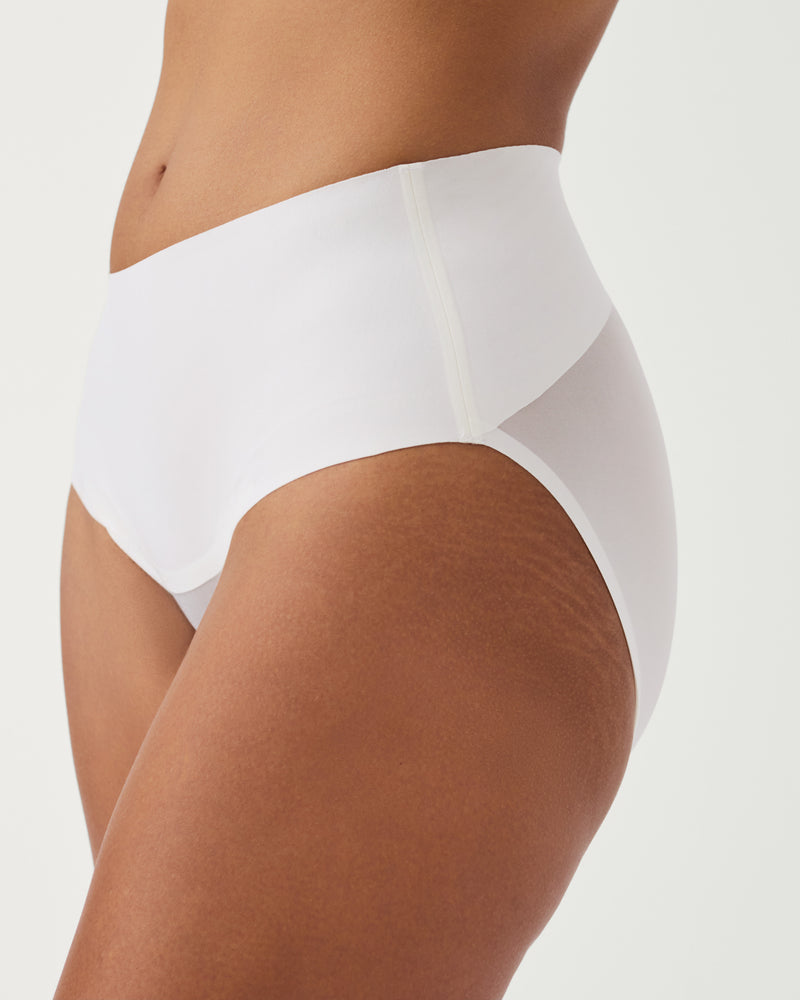 SPANX UNDIE-TECTABLE SMOOTHING BRIEF POWDER