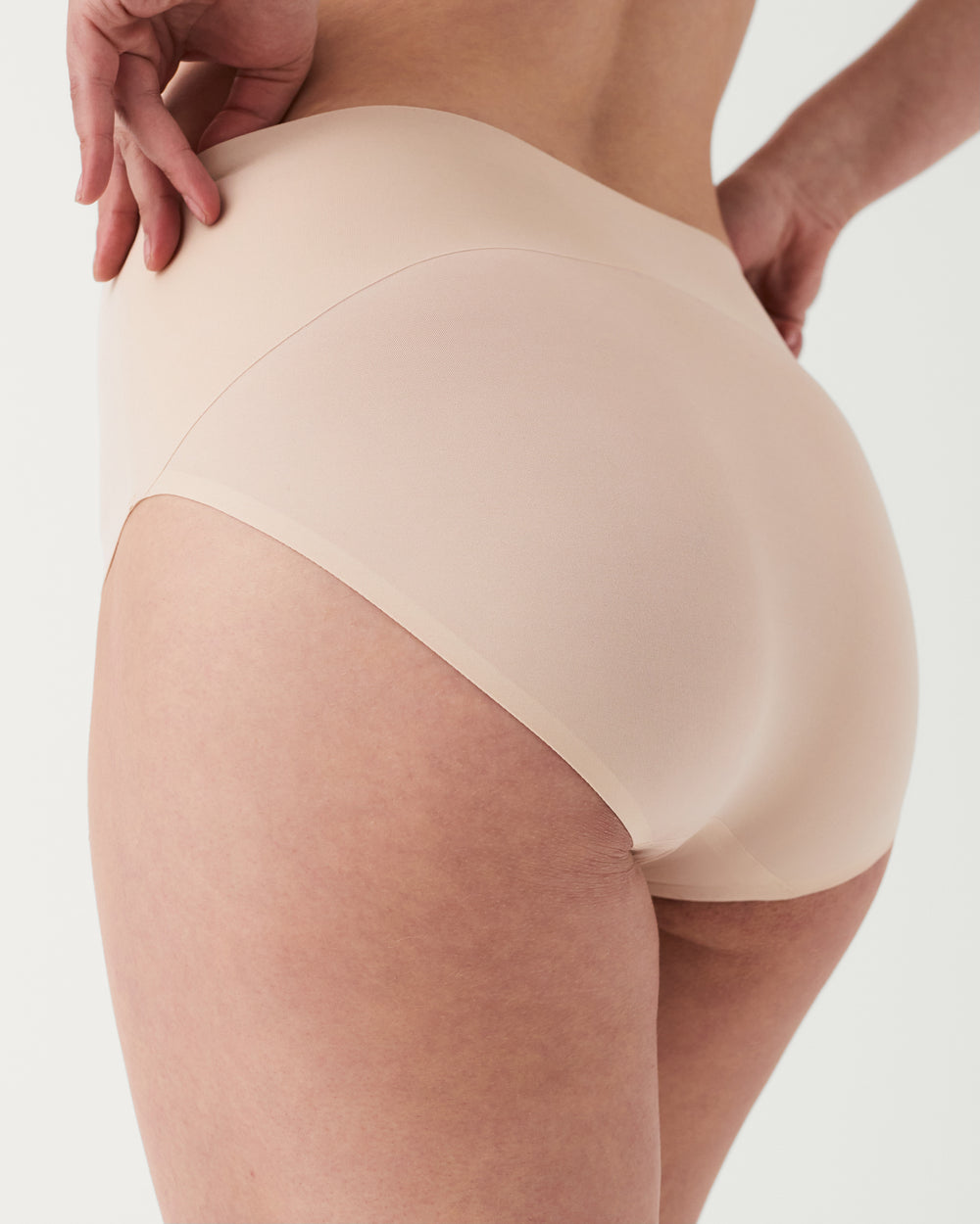 SPANX UNDIE-TECTABLE SMOOTHING BRIEF SOFT NUDE