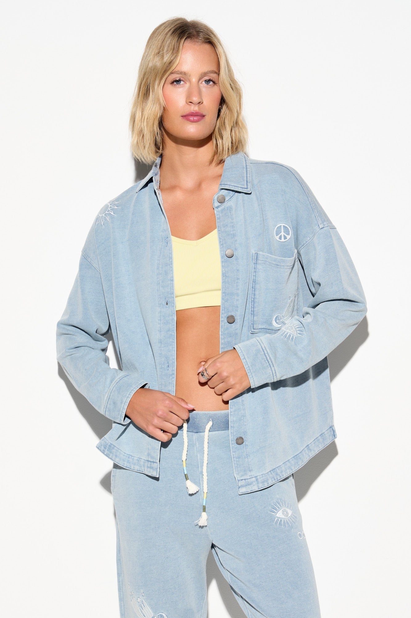 SPIRITUAL GANGSTER EYE BLOOM SUNNY BUTTON DOWN BLEACHED DENIM