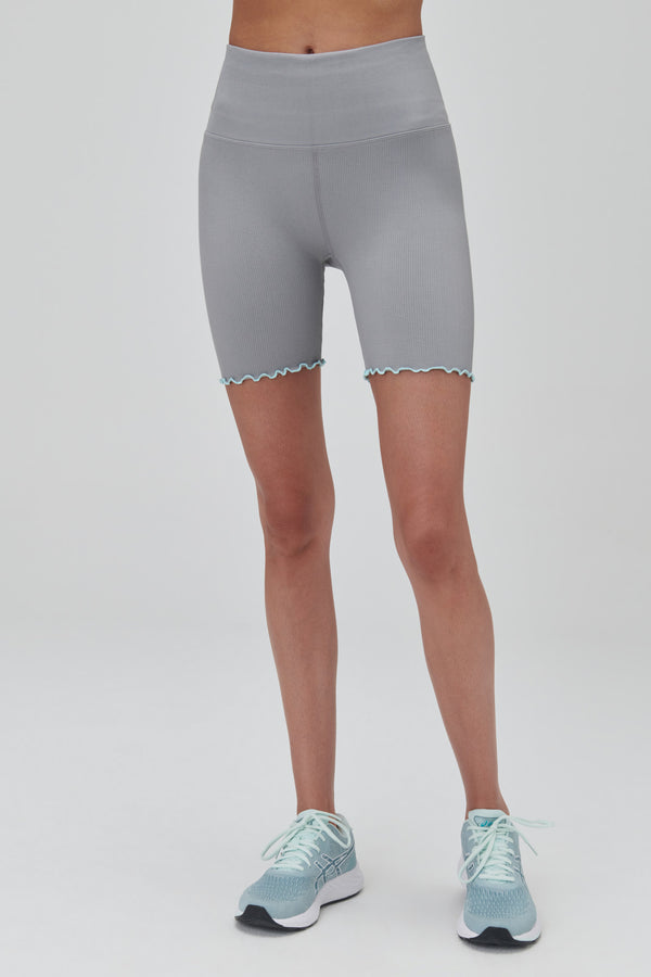 SPIRITUAL GANGSTER SEAMLESS RUFFLE BIKER SHORT FOSSIL GREY