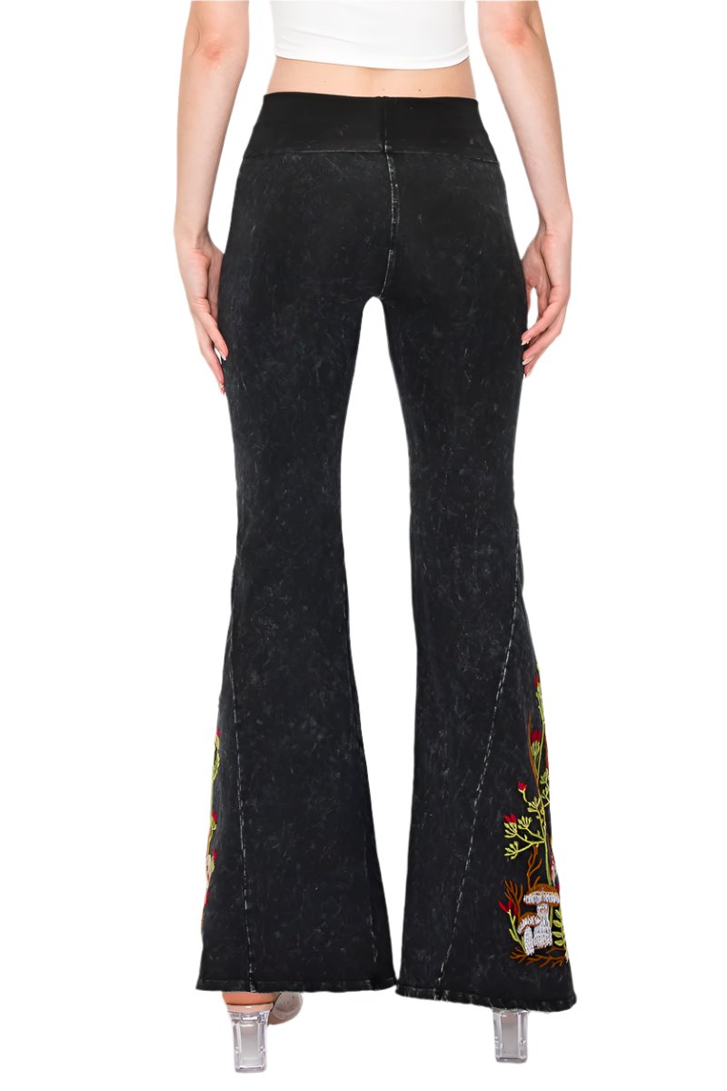 T PARTY MUSHROOM FANTASY EMBROIDERY FLARE PANTS MINERAL BLACK