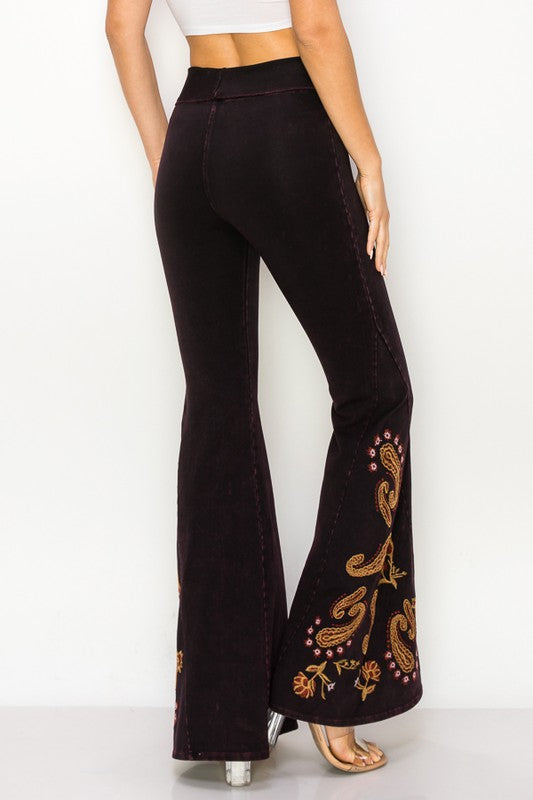 T PARTY Paisley Printed Embroidery Wide Flare Leg Yoga Pants with Pockets NEW !