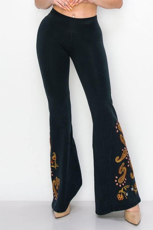 T PARTY Paisley Printed Embroidery Wide Flare Leg Yoga Pants with Pockets NEW !