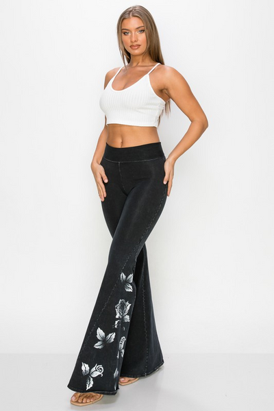 T PARTY ROSES PRINTED FLARE PANTS MINERAL BLACK