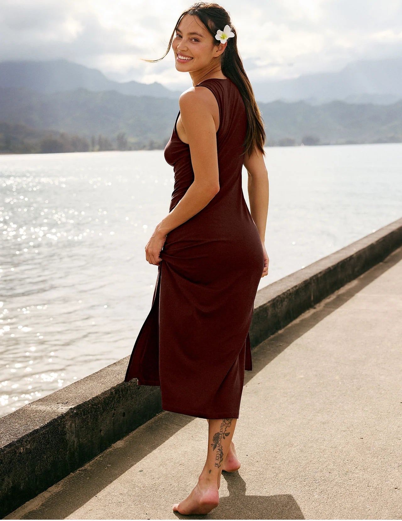 BEYOND YOGA TWIST CUTOUT MIDI DRESS ICED MOCHA