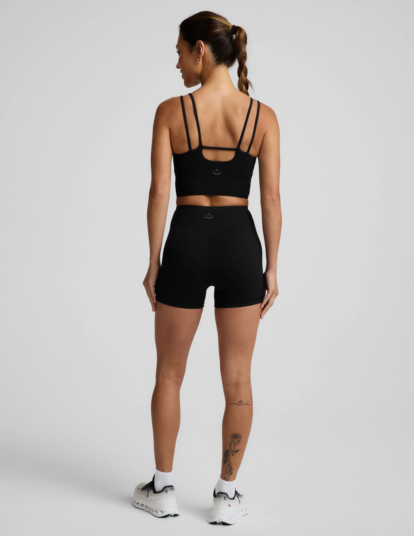 BEYOND YOGA GLOZONE 4" BIKER SHORT PITCH BLACK