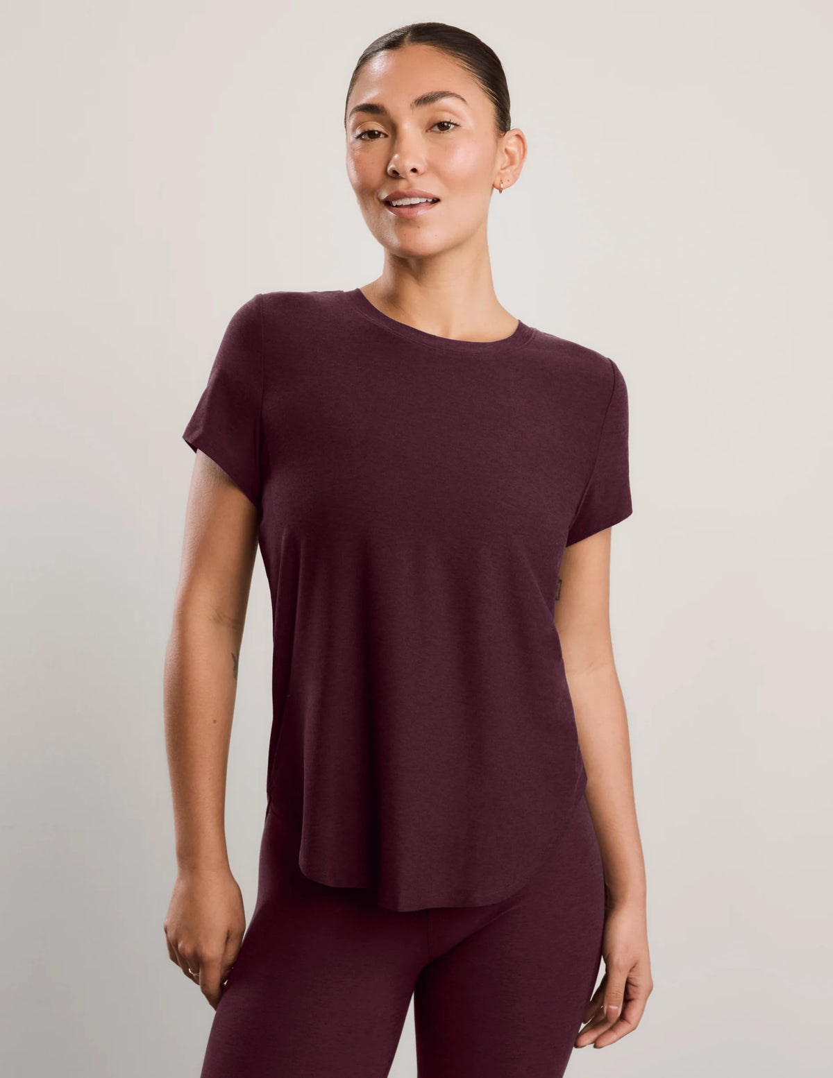 BEYOND YOGA FEATHERWEIGHT ON THE DOWN LOW TEE CABERNET HEATHER