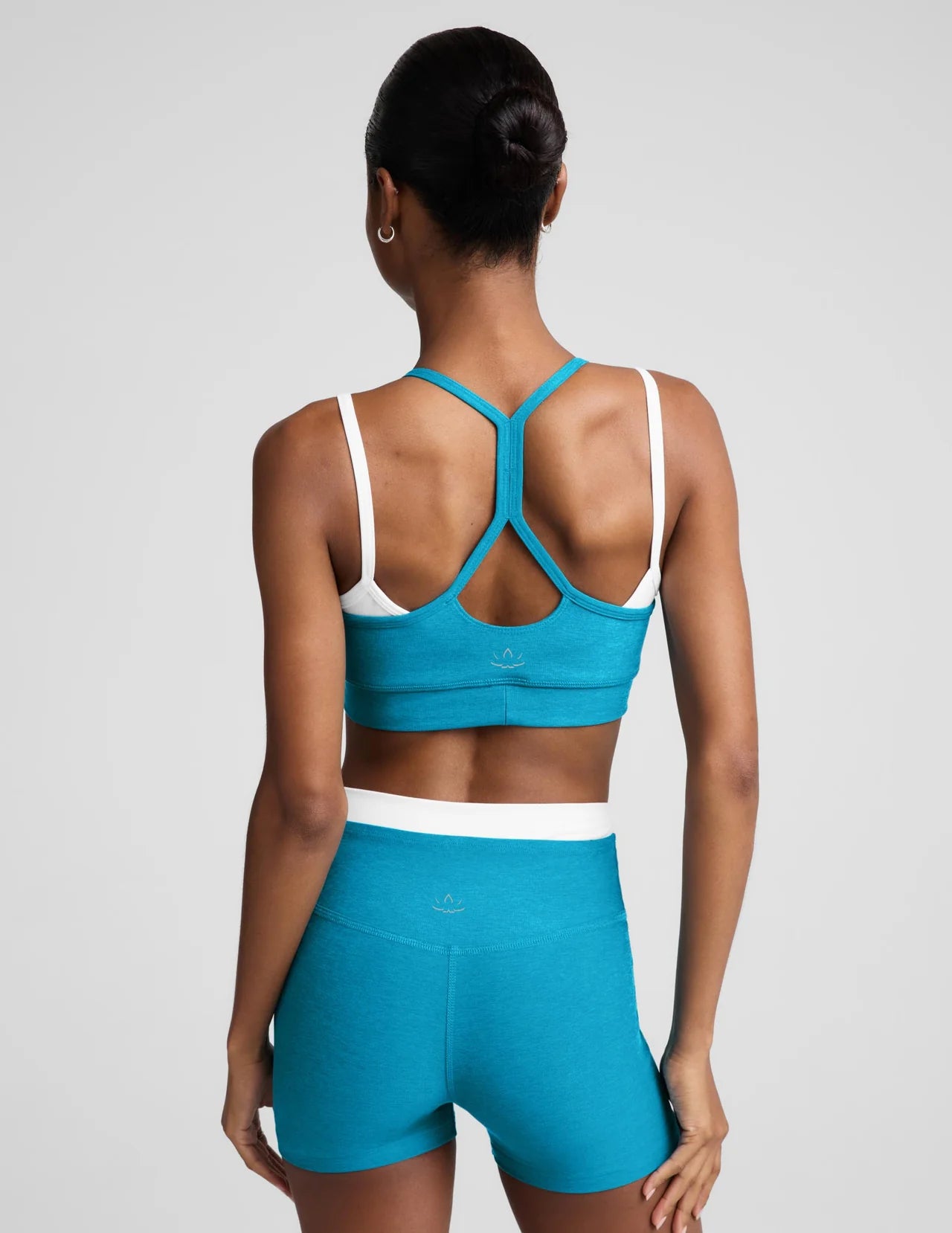 BEYOND YOGA SPACEDYE LAYERED LONG LINE BRA CARIBBEAN AND WHITE