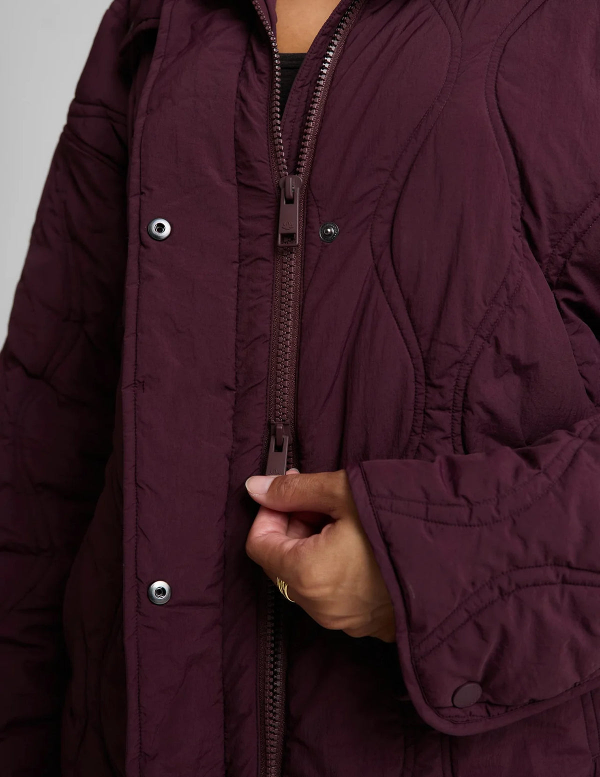BEYOND YOGA ROAM QUILTED FULL ZIP LIGHTWEIGHT JACKET CABERNET