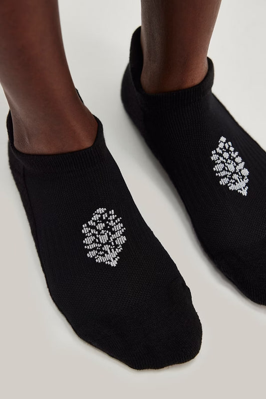FREE PEOPLE MOVEMENT RELAY CUSHION ANKLE SOCK BLACK