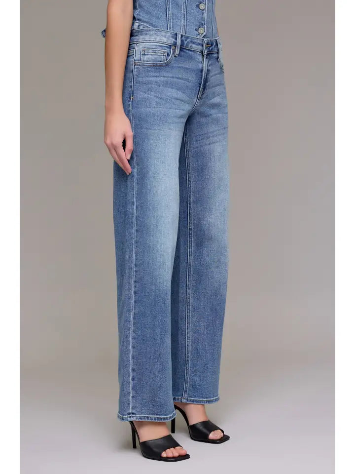 HIDDEN JEAN MID RISE CLEAN LOGAN DAD JEAN MEDIUM WASH 33 " INSEAM