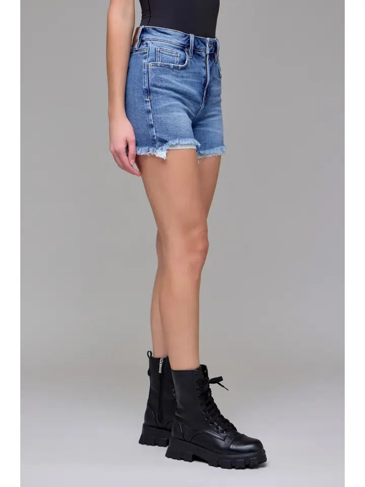 HIDDEN JEAN MEDIUM WASH FRAYED HEM BOYFRIEND SHORT