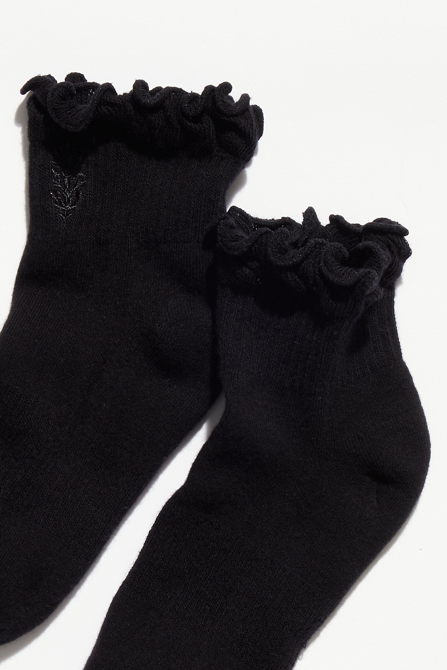 FREE PEOPLE MOVEMENT MOVEMENT RUFFLE SNEAKER SOCKS BLACK